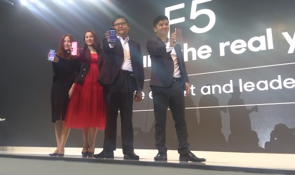 Oppo resmi luncurkan Oppo F5, kamera depan berfitur AI