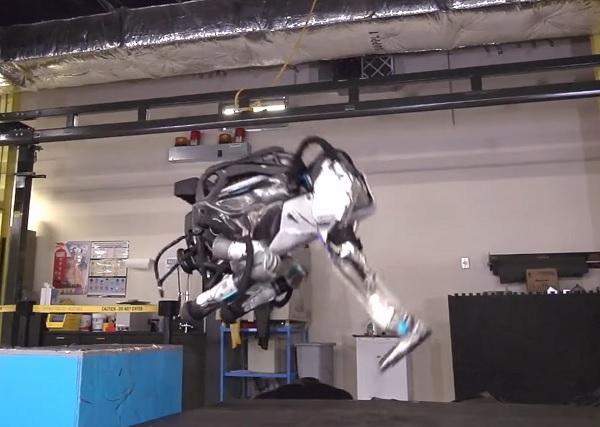 Elon Musk tak terkesan dengan robot yang bisa salto