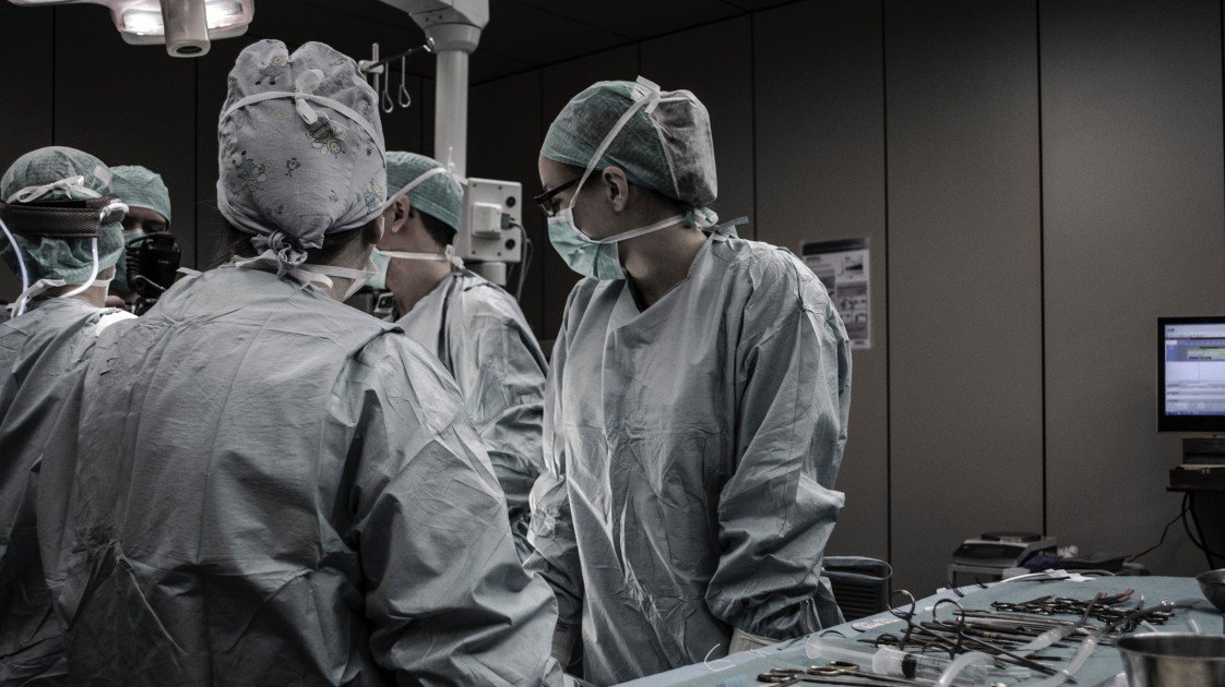 Dokter bedah belajar operasi lewat virtual reality VR