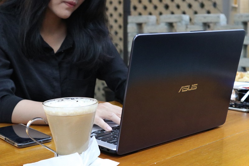 Review notebook Asus VivoBook A405UQ