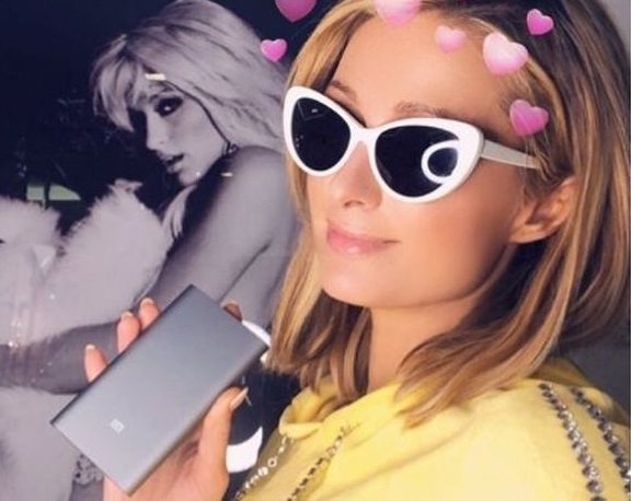 Paris Hilton pamer powerbank Xiaomi di Instagram