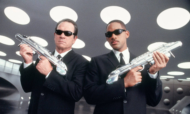 Chris Hemsworth bakal main di spin-off Men in Black