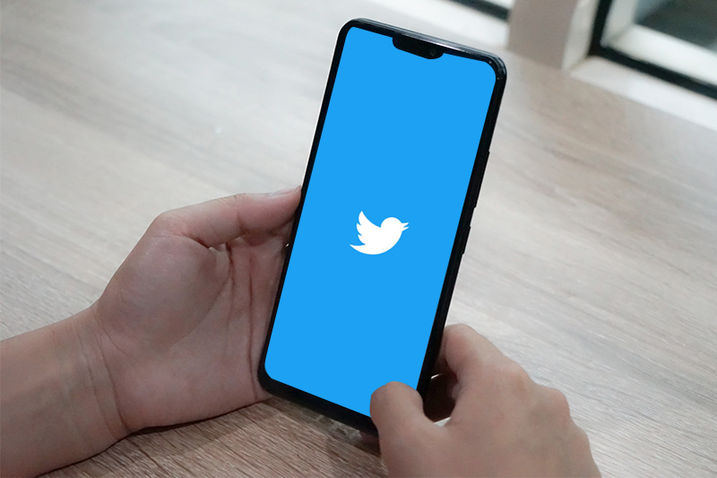 27 kali, admin Vivo kedapatan pakai iPhone :)