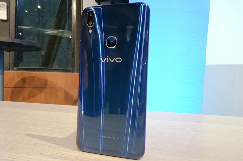 Vivo kenalkan varian baru V9 berwarna Cool Blue