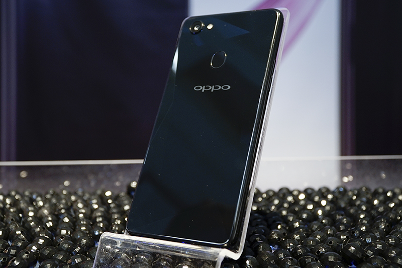 Oppo F7 meluncur tanpa downgrade
