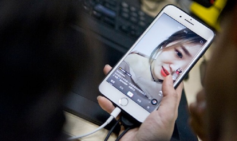 Mencoba jadi kaum kekinian lewat Tik Tok