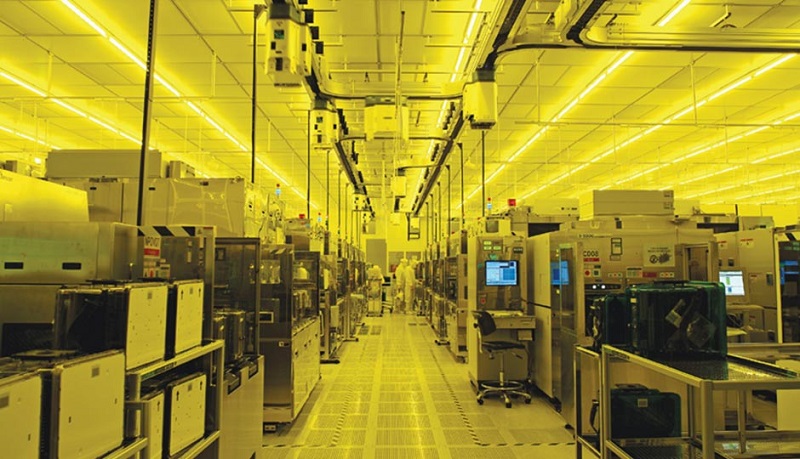 Pabrik pemasok chip iPhone diserang virus