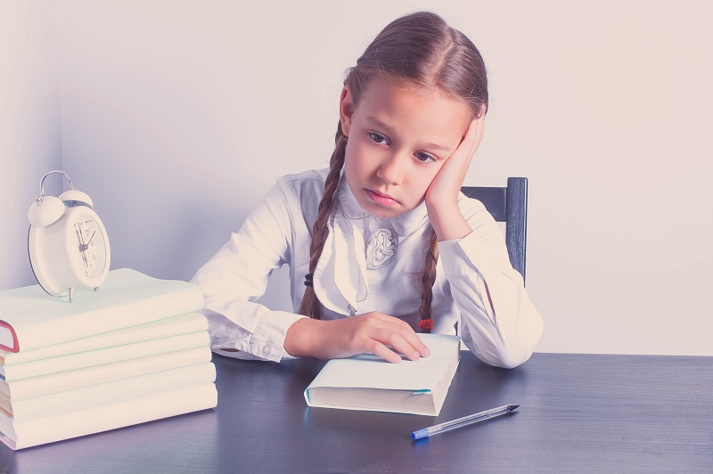 Buku is so yesterday, remaja kini lebih suka chatting dan sosmed