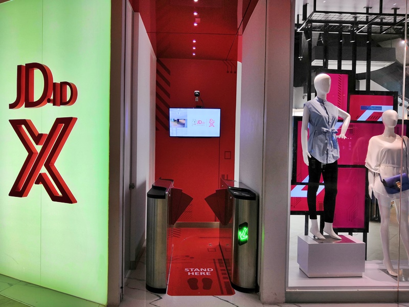 Mencoba berbelanja  di toko tanpa kasir JD.ID