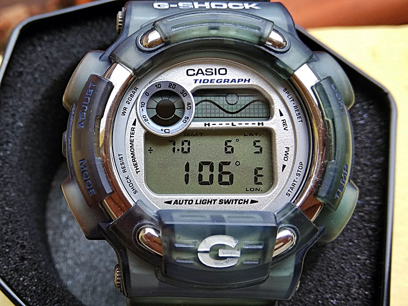 Antara Casio, bulan, dan laut