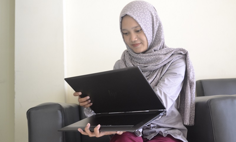 Laptop convertible pendukung youtuber