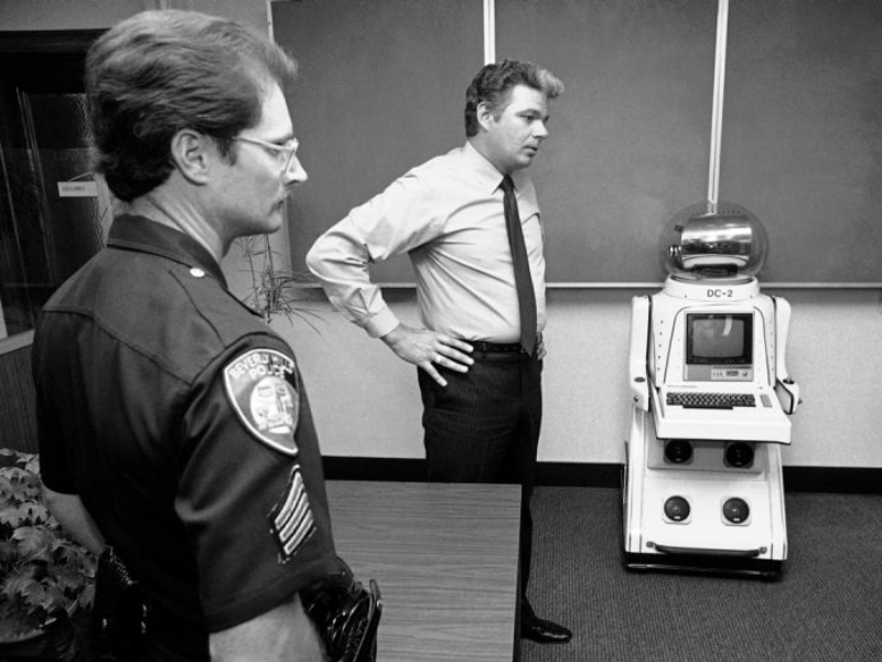 Robot DC-2, robot pertama di dunia yang ditangkap polisi