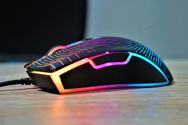 Mouse gaming unik ini punya LED seperti putri malu