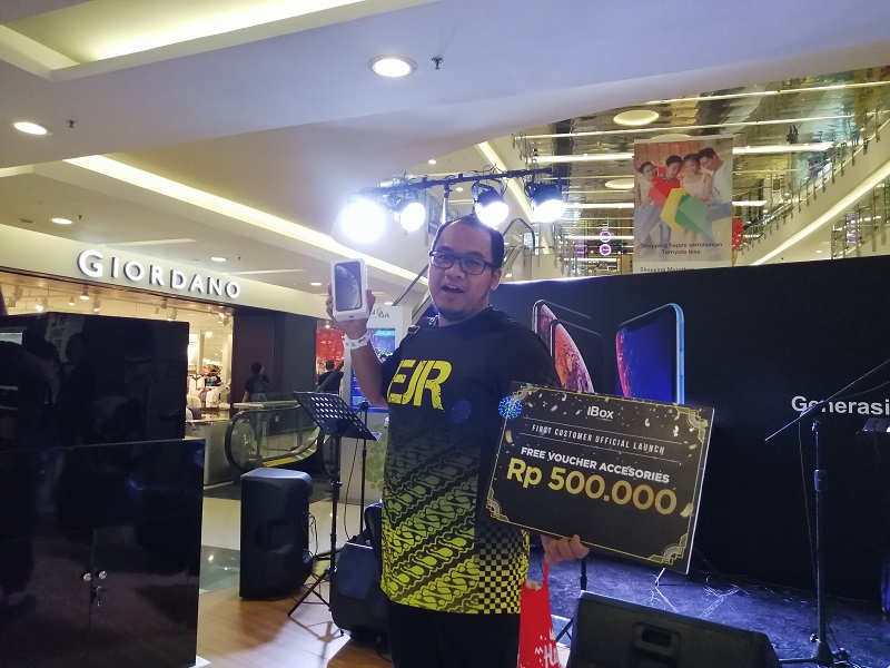 Ini pembeli pertama iPhone XR di Indonesia