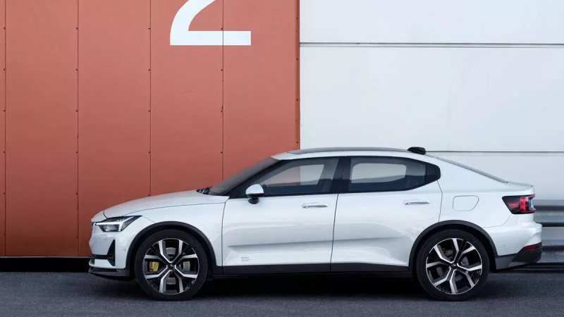 Polestar 2 bakal jadi penantang Tesla Model 3