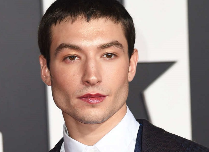 Ezra Miller bakal menulis naskah dan berperan sebagai The Flash
