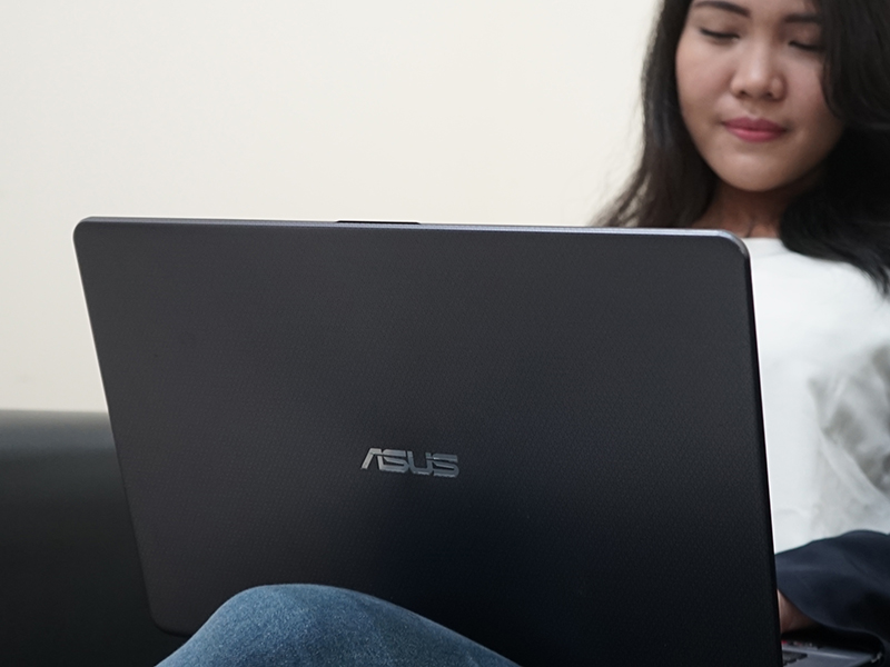 Asus VivoBook 15 X505ZA, murah pakai Ryzen 3