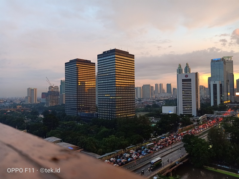 Smartphone tiga jutaan bisa memotret sunset sebagus ini