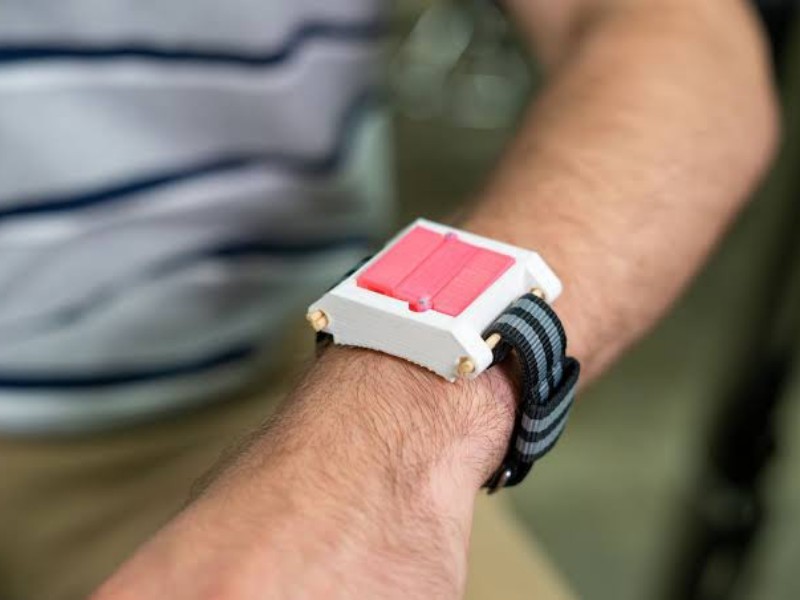 Jam tangan ini bisa suntikkan obat ke tubuh pengguna