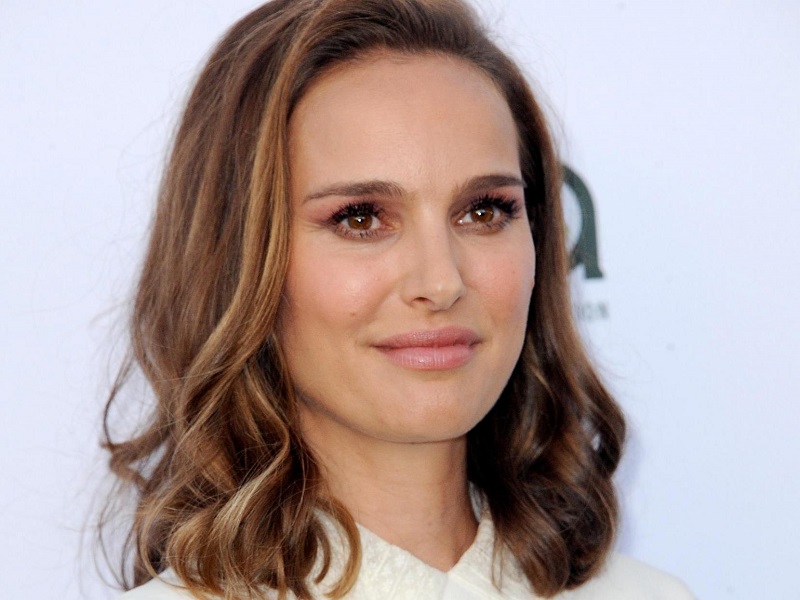 Natalie Portman akan main Dolphin Reef di Disney+