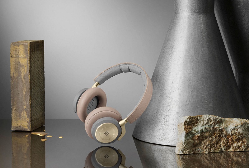 Bang & Olufsen punya headphone berbasis Google Assistant