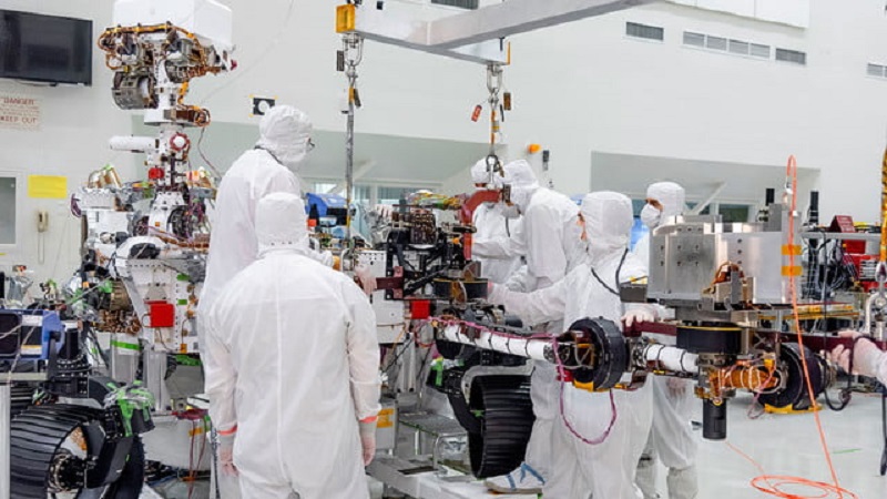 Nasa sudah pasang lengan robot pada wahana Mars 2020