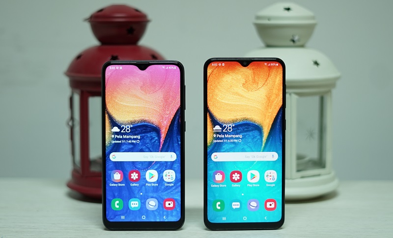 Galaxy A10 vs A20, kembar tapi aneh