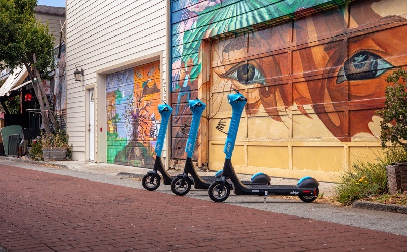 Skuter listrik ini dirancang tahan air dan lebih aman dikendarai