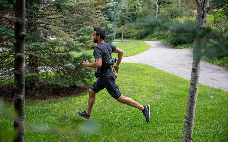 Andalkan AI, robot Exosuit bisa bantu orang berjalan dan berlari