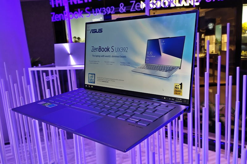 Asus buka tabir laptop ringkas andalannya di Indonesia