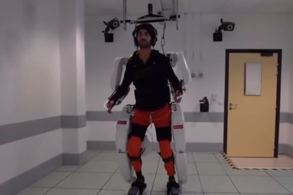 Alat ini bikin orang lumpuh dapat berjalan lagi