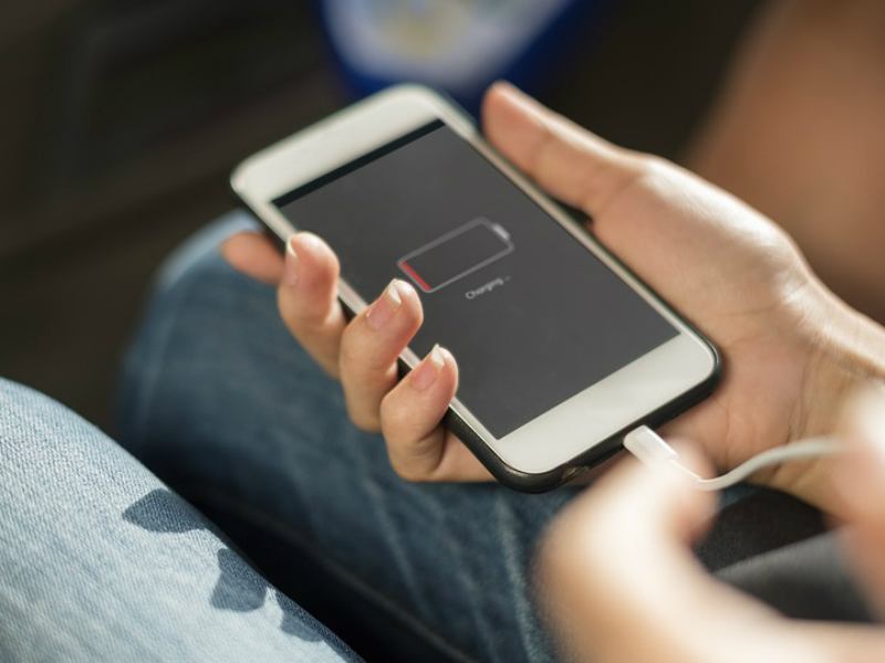 5 aplikasi ini diam-diam kuras baterai smartphone kalian lho