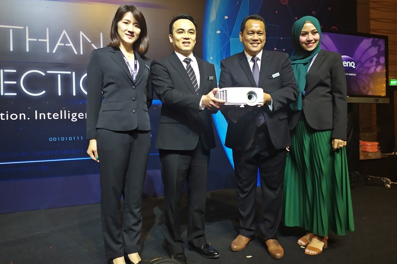 Menjajal kecanggihan proyektor pintar dari BenQ
