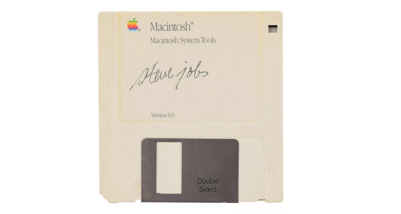 Floppy Disk bertandatangan Steve Jobs terjual Rp1,1 miliar