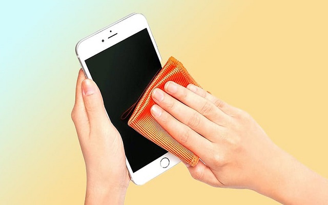 Apple beri saran bersihkan iPhone dengan disinfektan 