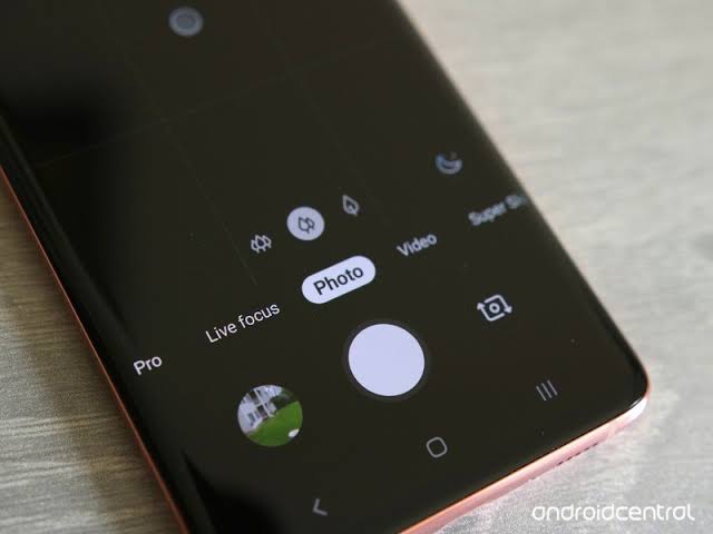 Cara menggunakan mode Burst pada kamera Galaxy S20