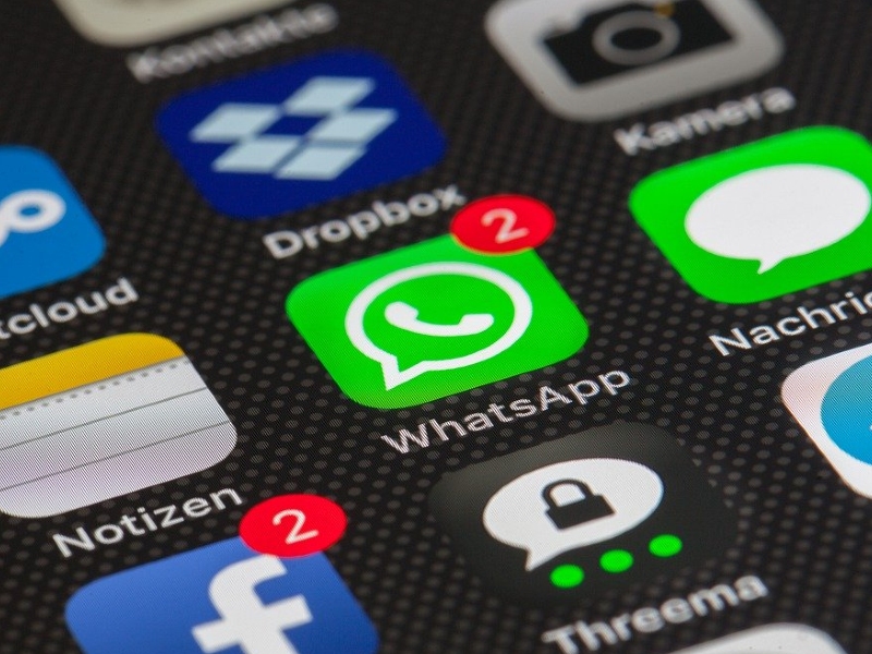 Mark Zuckerberg kembali tunda pasang iklan di WhatsApp