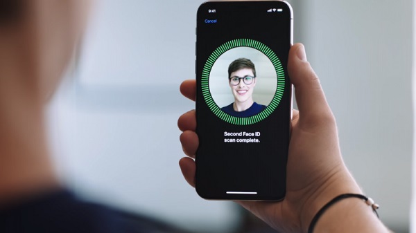Apple kembangkan solusi membuka iPhone dengan Face ID