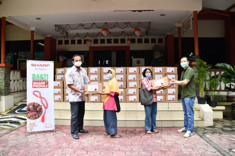 Sharp Indonesia donasikan 500 sembako