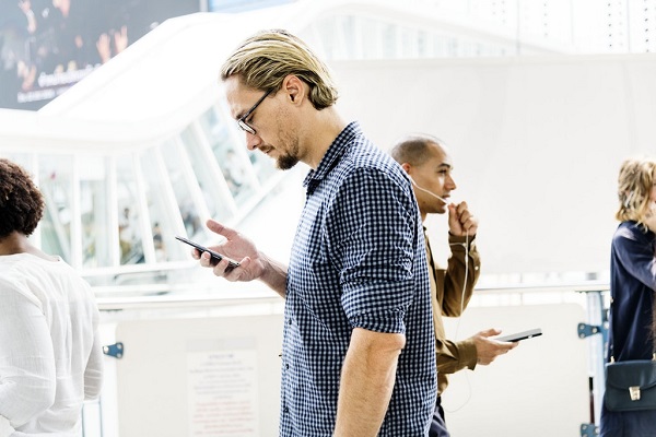 Cara aktifkan kontrol suara di Android