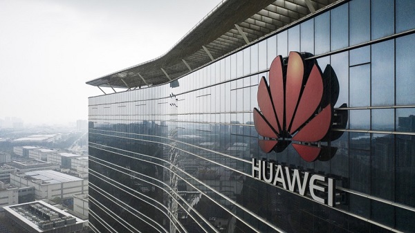 Donald Trump perpanjang larangan kerjasama Huawei Google