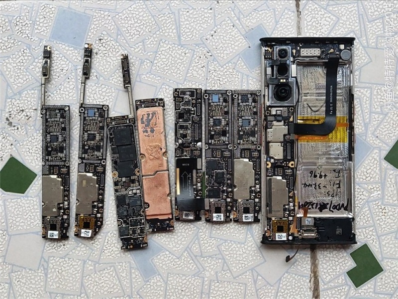 Begini jeroan dari Xiaomi Mi Mix Alpha