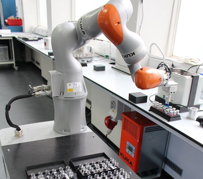 Robot ini bisa melakukan eksperimen layaknya ilmuwan