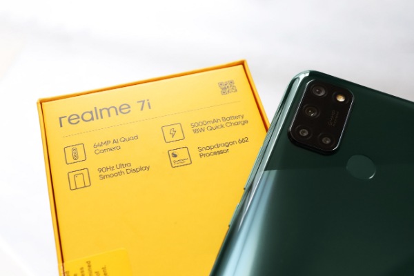 Begini isi kotak penjualan smartphone realme 7i 
