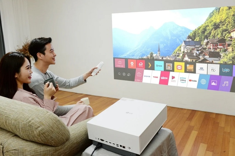 Proyektor pintar LG bisa hadirkan bioskop dalam rumah