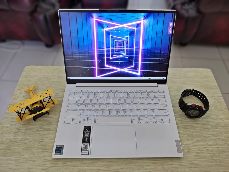 Review Lenovo Yoga Slim 7i Carbon