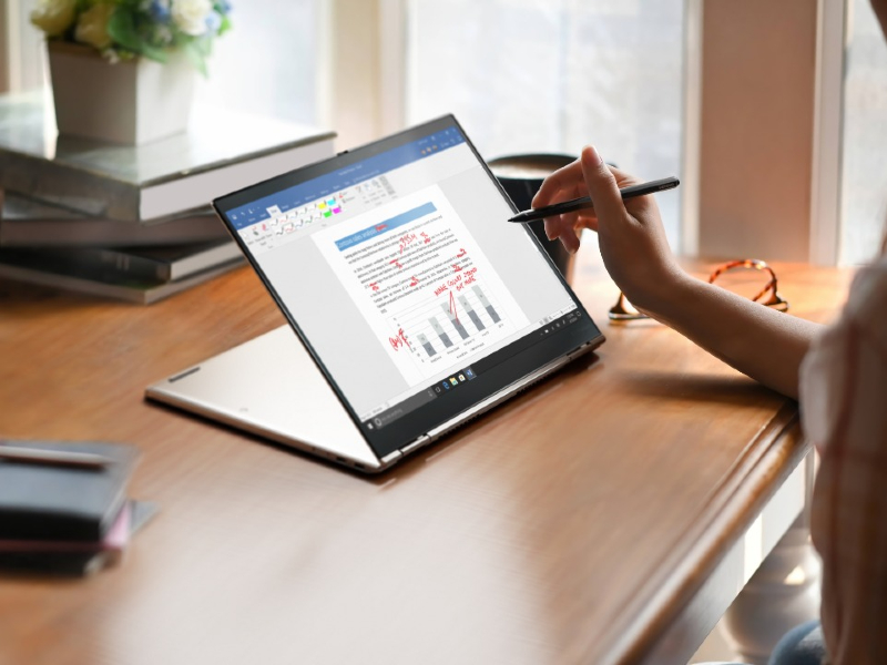 Tipis dan kuat Lenovo resmi boyong ThinkPad X1 Titanium Yoga