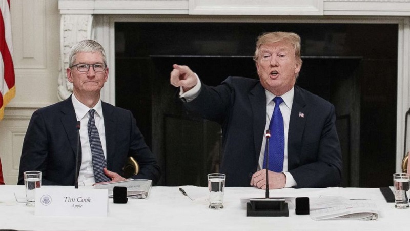 Trump ancam tarif Apple 25% jika tidak buatan AS