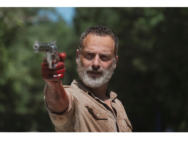 Robert Kirkman pastikan film untuk karakter Rick Grimes akan berbeda