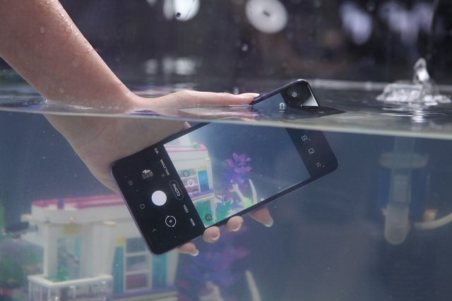 Serunya buat konten dalam air pakai Samsung Galaxy A72